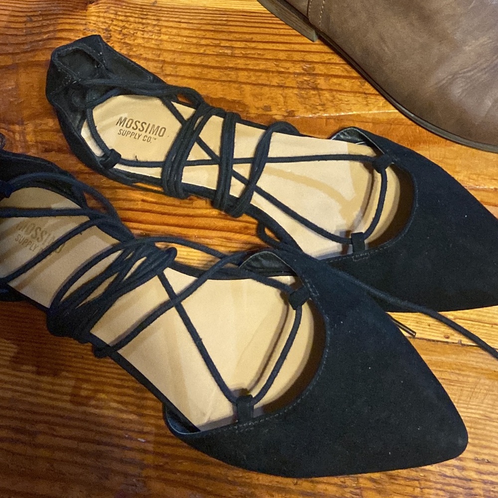 Mossimo Wrap around tie pointed flats